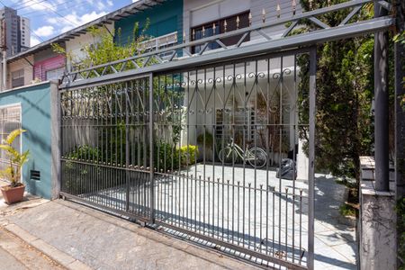 Casa à venda com 107m², 2 quartos e 2 vagasFachada