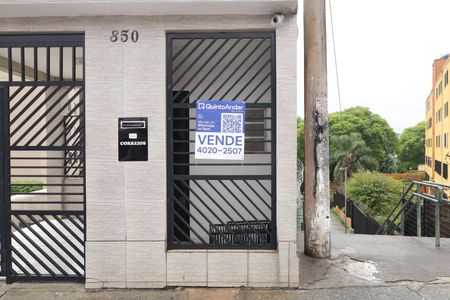 Apartamento à venda com 72m², 2 quartos e 2 vagasPlaca grande instalada na grade da fachada do condomínio - Código da placa: VGEF-696