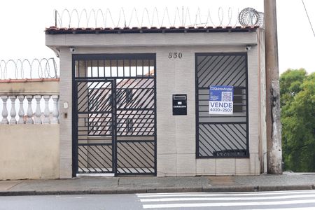 Apartamento à venda com 72m², 2 quartos e 2 vagasPlaca grande instalada na grade da fachada do condomínio - Código da placa: VGEF-696