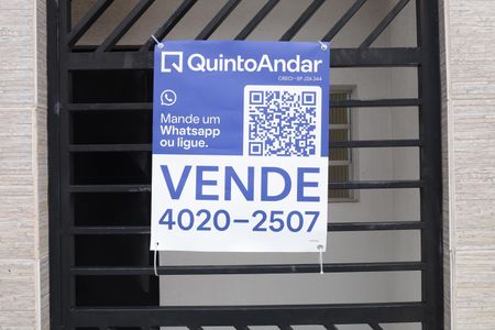 Apartamento à venda com 72m², 2 quartos e 2 vagasPlaca grande instalada na grade da fachada do condomínio - Código da placa: VGEF-696