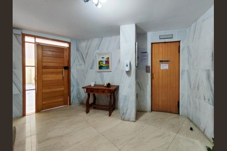 Apartamento à venda com 93m², 2 quartos e 1 vaga Apartamento à venda com 93m², 2 quartos e 1 vagaFachada e portaria