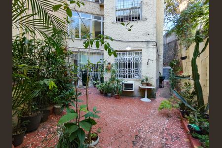 Apartamento à venda com 93m², 2 quartos e 1 vaga Apartamento à venda com 93m², 2 quartos e 1 vagaQuintal