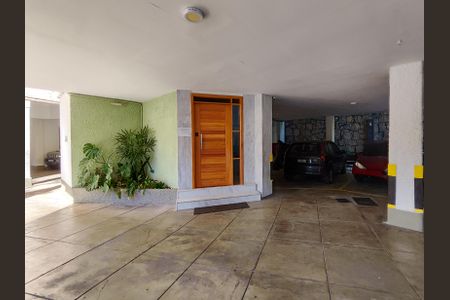 Apartamento à venda com 93m², 2 quartos e 1 vaga Apartamento à venda com 93m², 2 quartos e 1 vagaFachada e portaria
