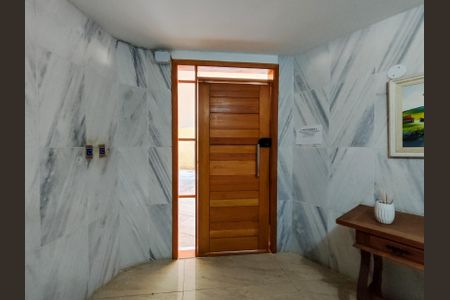 Apartamento à venda com 93m², 2 quartos e 1 vaga Apartamento à venda com 93m², 2 quartos e 1 vagaFachada e portaria