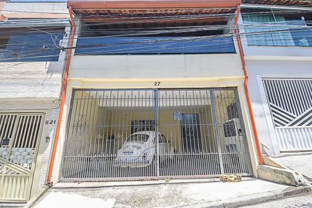 Casa para alugar com 70m², 2 quartos e 1 vaga Casa para alugar com 70m², 2 quartos e 1 vagaFachada