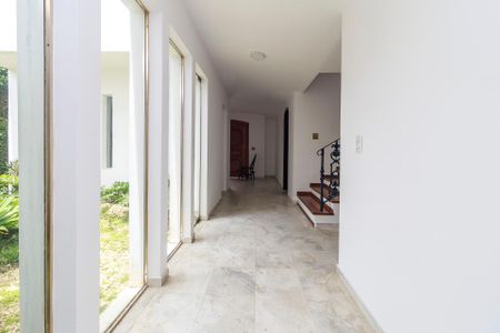 Casa para alugar com 588m², 4 quartos e 3 vagas Casa para alugar com 588m², 4 quartos e 3 vagasSala