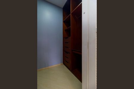 Casa para alugar com 588m², 4 quartos e 3 vagas Casa para alugar com 588m², 4 quartos e 3 vagasQuarto 3 - Closet