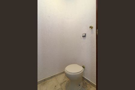 Casa para alugar com 588m², 4 quartos e 3 vagas Casa para alugar com 588m², 4 quartos e 3 vagasLavabo