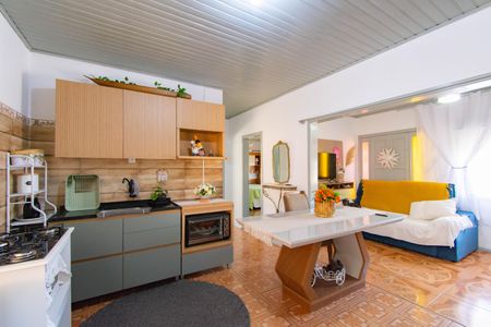 Casa à venda com 2 quartos, 300m² em Mathias Velho, Canoas