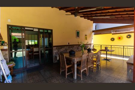 Casa à venda com 360m², 3 quartos e 3 vagas