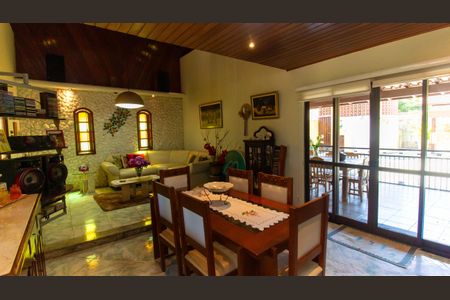 Casa à venda com 360m², 3 quartos e 3 vagas