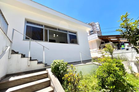 Casa à venda com 210m², 3 quartos e 2 vagasÁrea externa