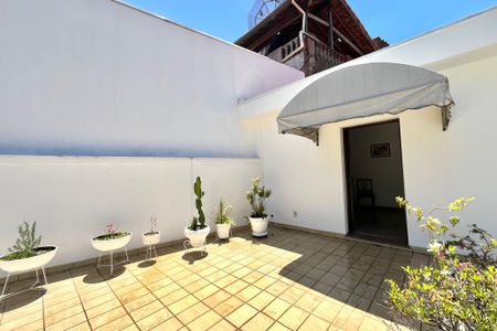 Casa à venda com 210m², 3 quartos e 2 vagasVaranda