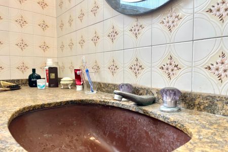 Casa à venda com 210m², 3 quartos e 2 vagasBanheiro da Suíte 1