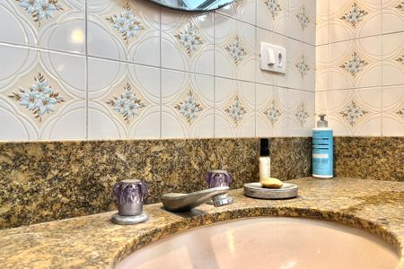 Casa à venda com 210m², 3 quartos e 2 vagasBanheiro da Suíte 2