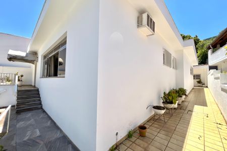 Casa à venda com 210m², 3 quartos e 2 vagasÁrea externa