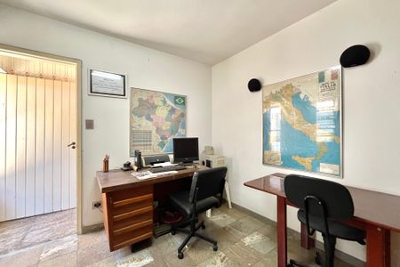 Casa à venda com 210m², 3 quartos e 2 vagasEscritório