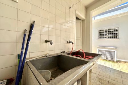 Casa à venda com 210m², 3 quartos e 2 vagasÁrea de Serviço