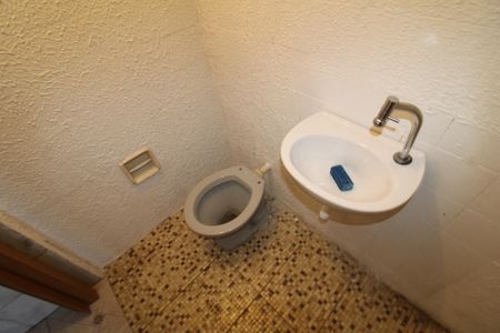 Casa à venda com 220m², 4 quartos e 2 vagasLavabo