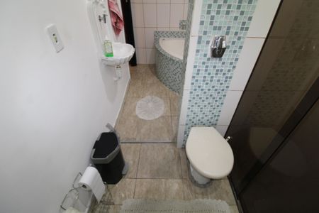 Casa à venda com 220m², 4 quartos e 2 vagasBanheiro