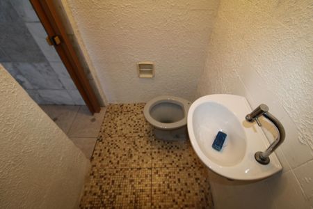 Casa à venda com 220m², 4 quartos e 2 vagasLavabo