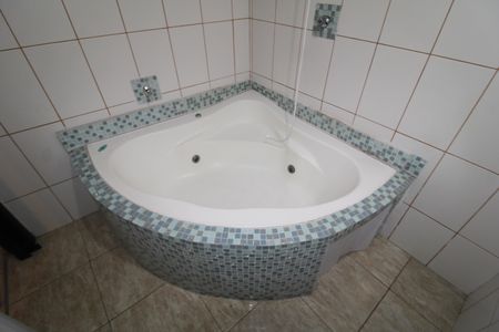 Casa à venda com 220m², 4 quartos e 2 vagasBanheiro