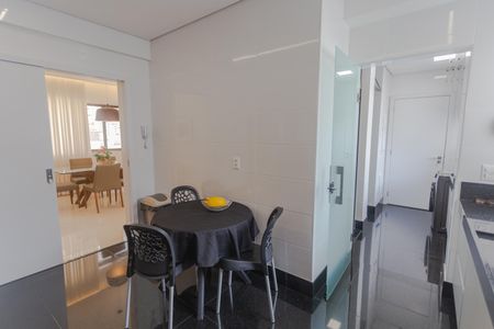 Apartamento à venda com 143m², 4 quartos e 3 vagas Apartamento à venda com 143m², 4 quartos e 3 vagasCozinha