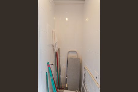 Apartamento à venda com 143m², 4 quartos e 3 vagas Apartamento à venda com 143m², 4 quartos e 3 vagasBanheiro de serviço