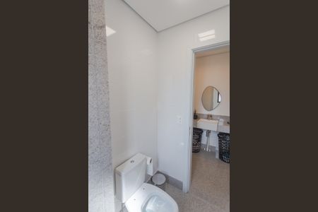 Apartamento à venda com 143m², 4 quartos e 3 vagas Apartamento à venda com 143m², 4 quartos e 3 vagasBanheiro da Semi-Suíte 1 e 2