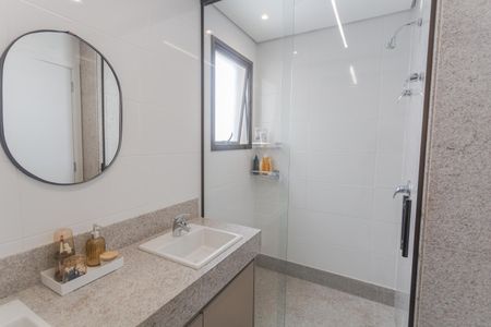 Apartamento à venda com 143m², 4 quartos e 3 vagas Apartamento à venda com 143m², 4 quartos e 3 vagasBanheiro da Suíte 1