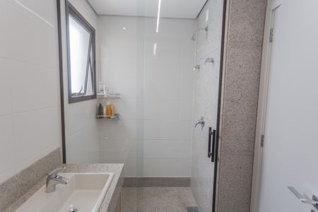Apartamento à venda com 143m², 4 quartos e 3 vagas Apartamento à venda com 143m², 4 quartos e 3 vagasBanheiro da Suíte 1
