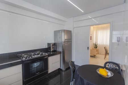 Apartamento à venda com 143m², 4 quartos e 3 vagas Apartamento à venda com 143m², 4 quartos e 3 vagasCozinha