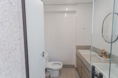 Apartamento à venda com 143m², 4 quartos e 3 vagas Apartamento à venda com 143m², 4 quartos e 3 vagasBanheiro da Suíte 1