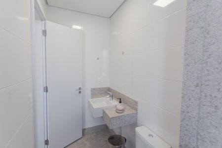 Apartamento à venda com 143m², 4 quartos e 3 vagas Apartamento à venda com 143m², 4 quartos e 3 vagasBanheiro da Suíte 2