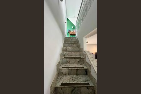 Apartamento à venda com 190m², 4 quartos e 2 vagasEscada