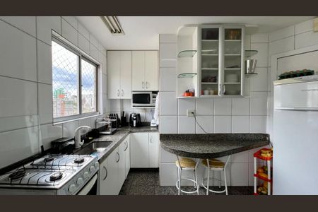 Apartamento à venda com 190m², 4 quartos e 2 vagascozinha