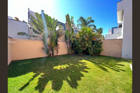 Casa de condomínio à venda com 270m², 4 quartos e 4 vagas