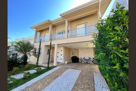 Casa de condomínio à venda com 270m², 4 quartos e 4 vagas