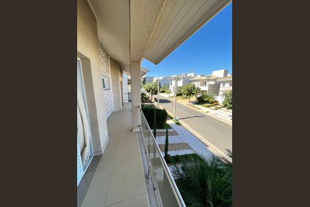 Casa de condomínio à venda com 270m², 4 quartos e 4 vagas