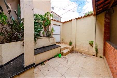 Casa à venda com 105m², 3 quartos e sem vagaÁrea externa