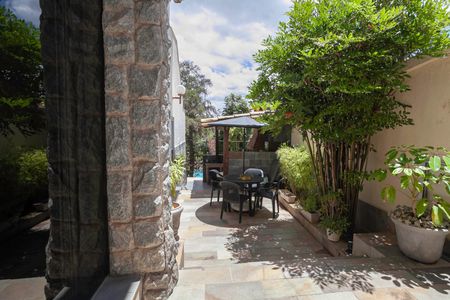 Casa à venda com 1200m², 4 quartos e 6 vagasÁrea externa