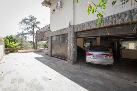 Casa à venda com 1200m², 4 quartos e 6 vagasGaragem