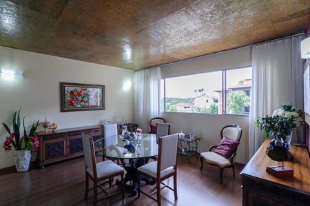 Casa à venda com 1200m², 4 quartos e 6 vagasSala de Jantar