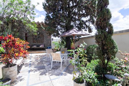 Casa à venda com 1200m², 4 quartos e 6 vagasJardim