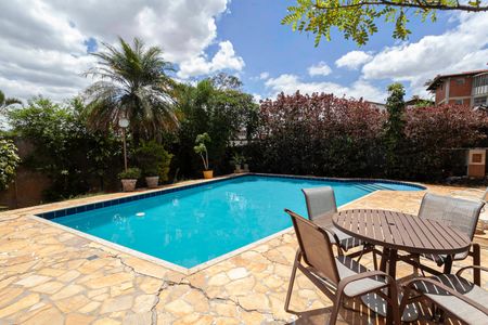 Casa à venda com 1200m², 4 quartos e 6 vagasPiscina