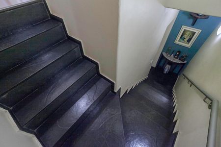 Casa à venda com 1200m², 4 quartos e 6 vagasEscada