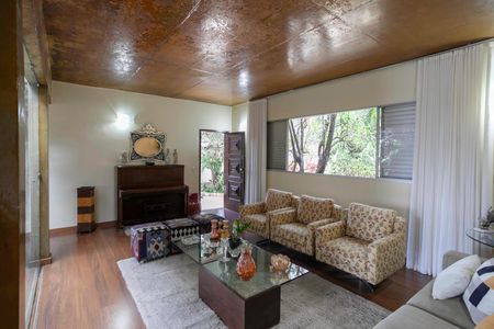 Casa à venda com 1200m², 4 quartos e 6 vagasSala