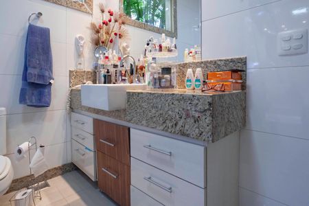 Casa à venda com 1200m², 4 quartos e 6 vagasBanheiro da suíte 2