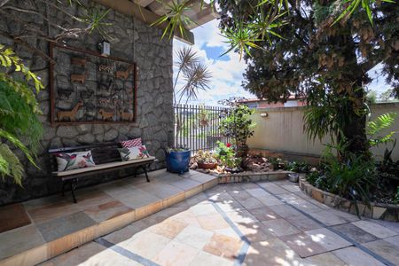 Casa à venda com 1200m², 4 quartos e 6 vagasEntrada