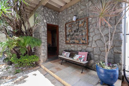 Casa à venda com 1200m², 4 quartos e 6 vagasEntrada